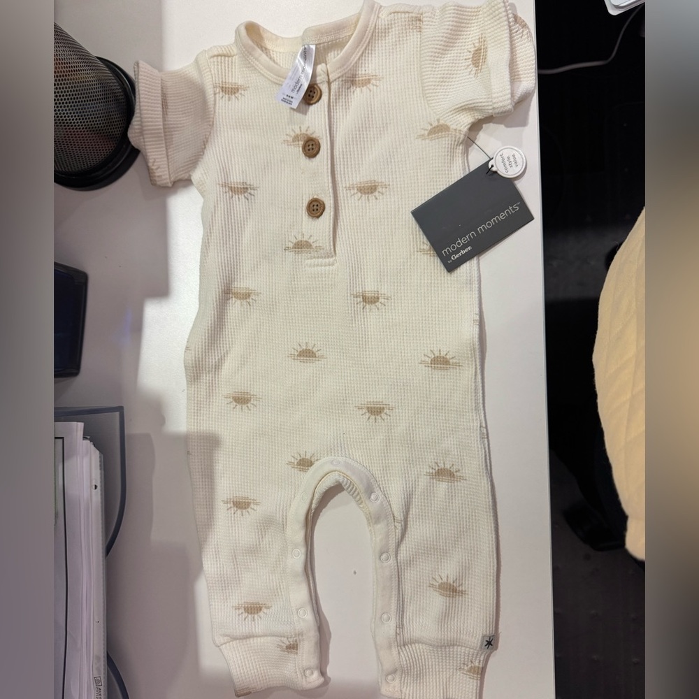 Modern Moments by Gerber Size 6-9 New with Tabs Unisex One Piece Cream Outfit